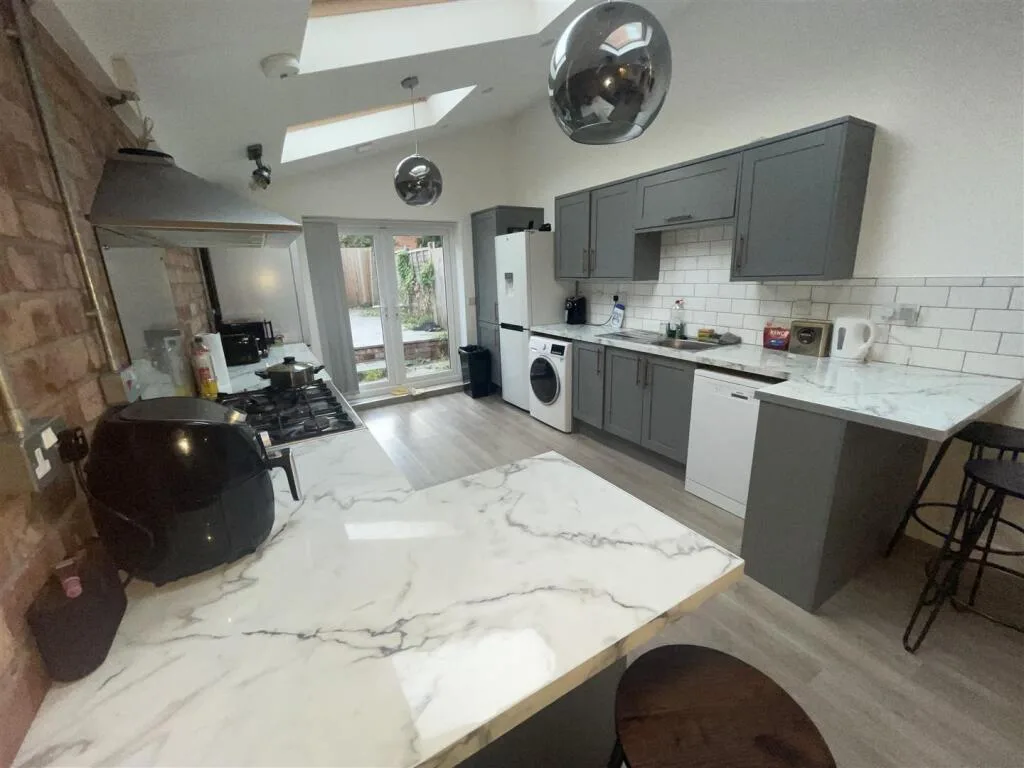1 bedroom house share for rent