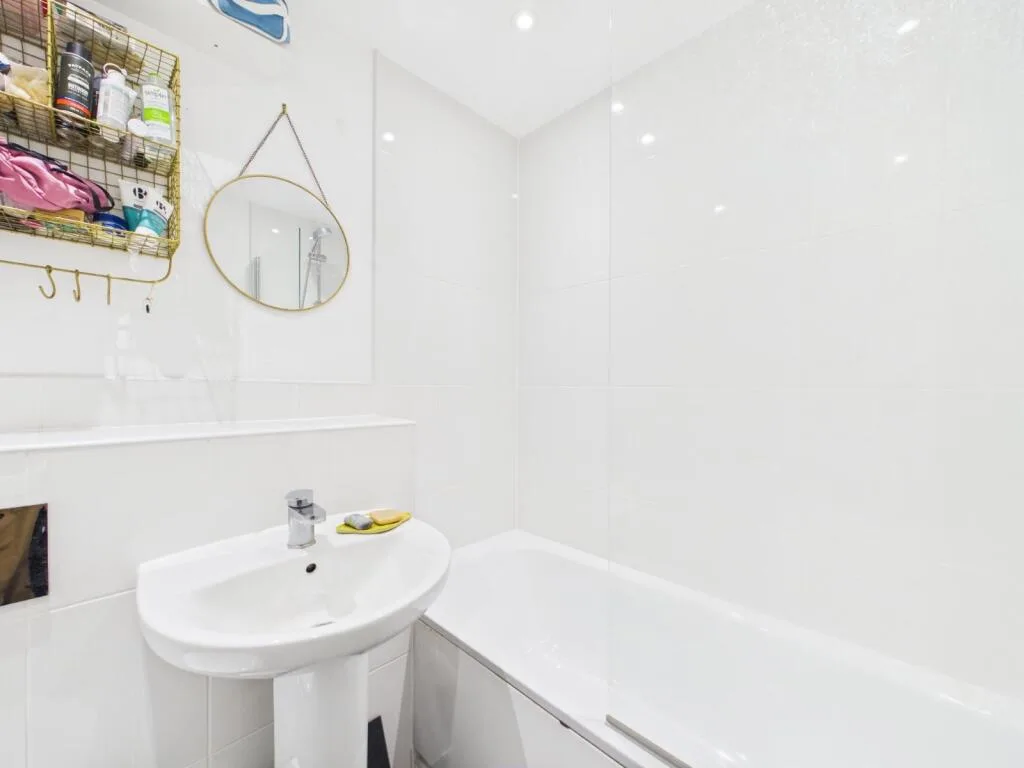 3 bedroom semi-detached house for rent