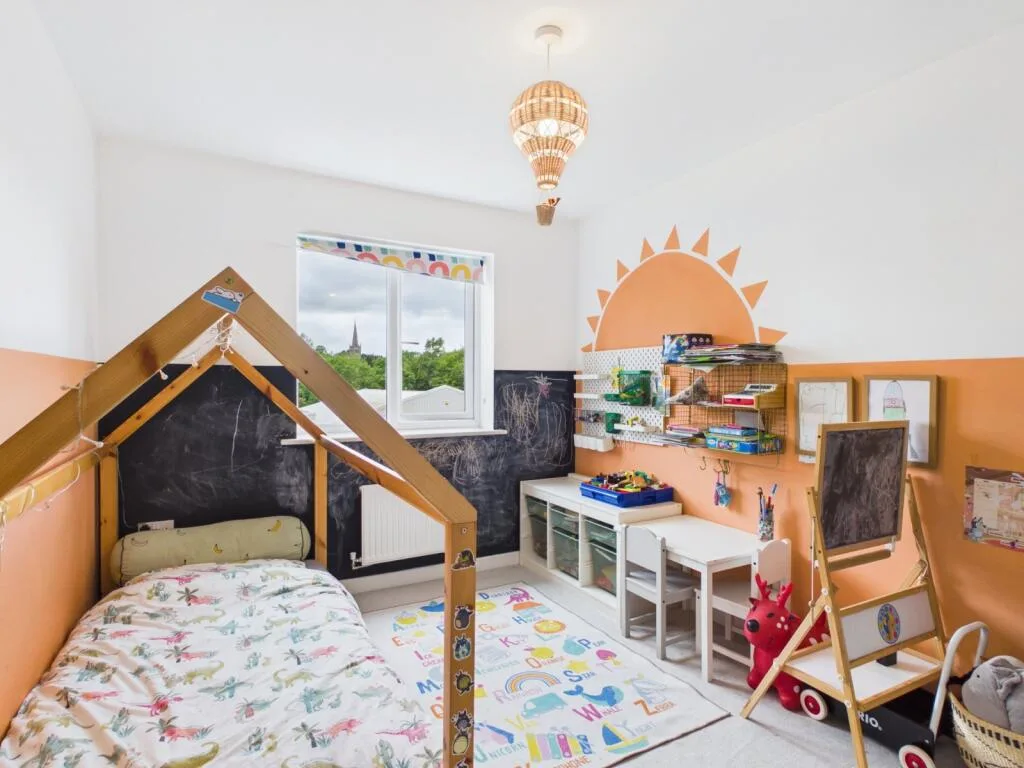 3 bedroom semi-detached house for rent
