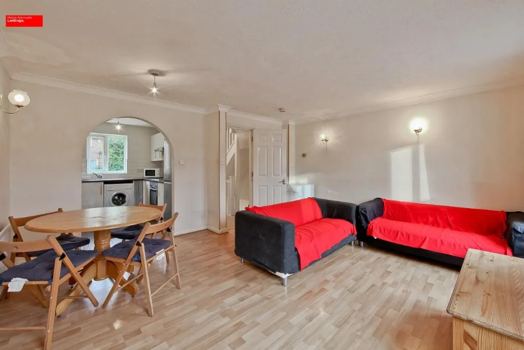 4 bedroom terraced house for rent