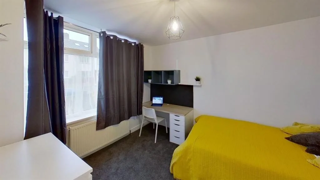6 bedroom house for rent
