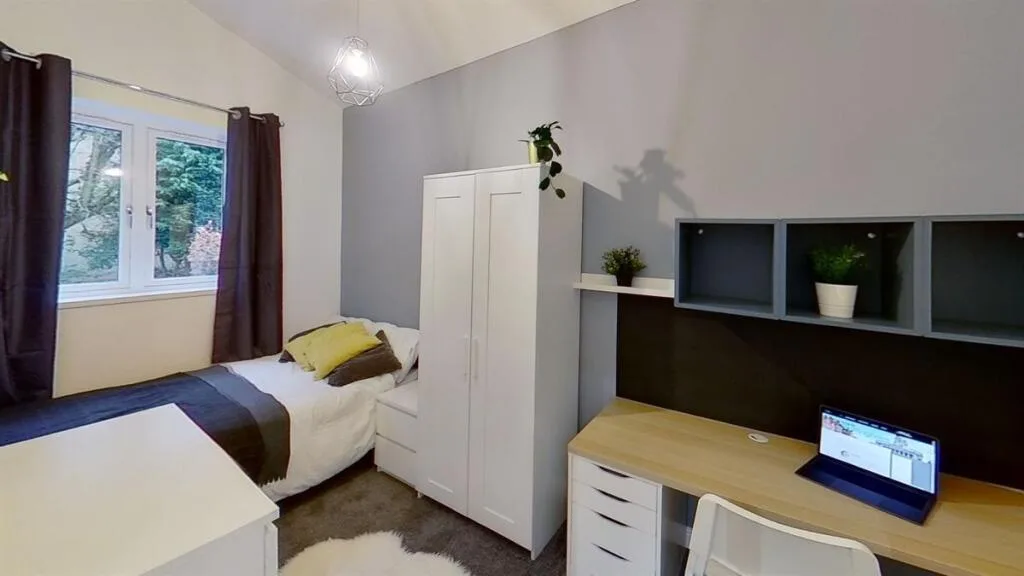 6 bedroom house for rent