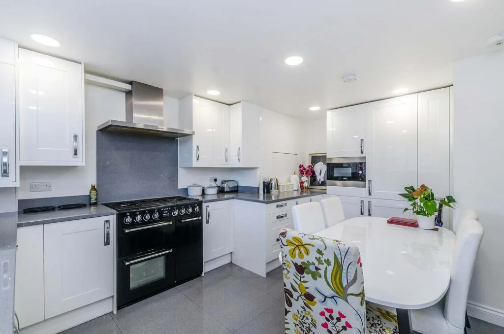 3 bedroom flat for rent