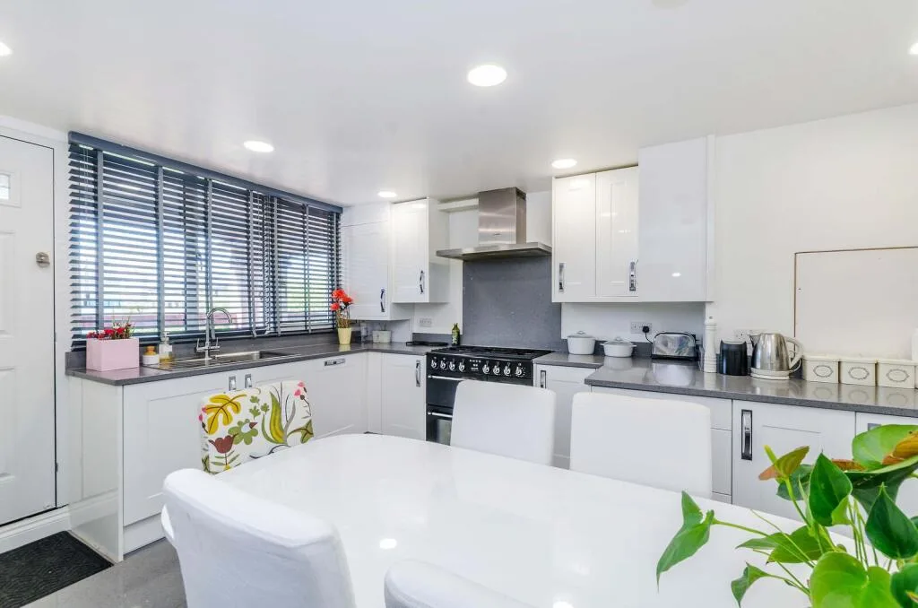 3 bedroom flat for rent