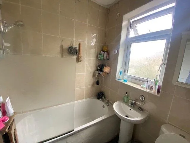 1 bedroom house share for rent