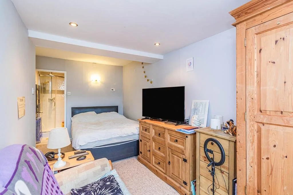 Studio flat for rent