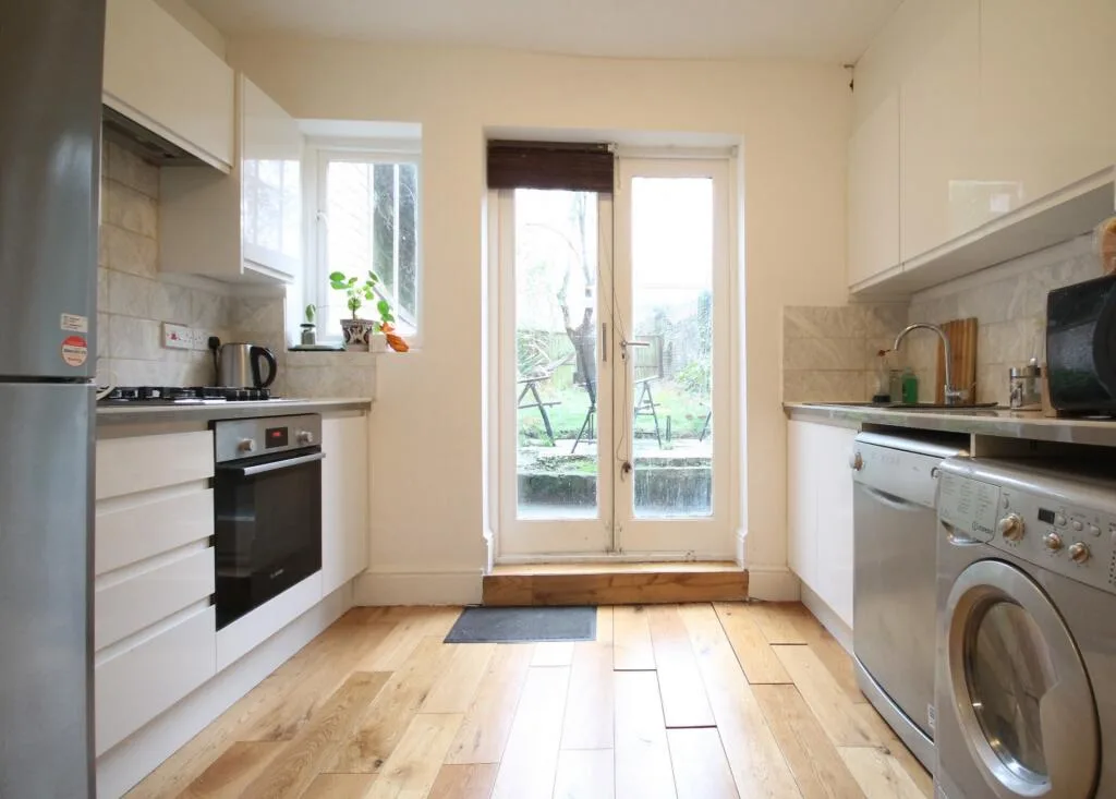 3 bedroom flat for rent