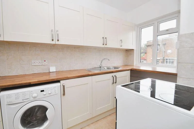 2 bedroom maisonette for rent
