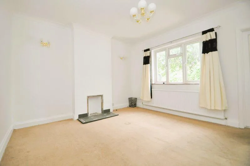 2 bedroom maisonette for rent
