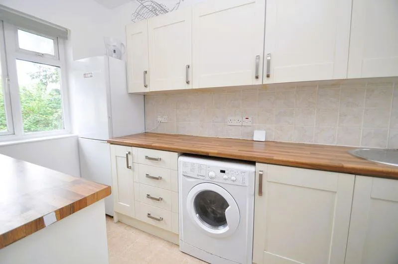 2 bedroom maisonette for rent