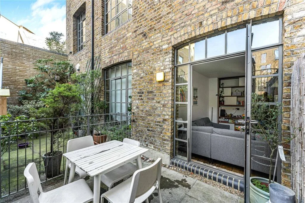 4 bedroom terraced house for rent