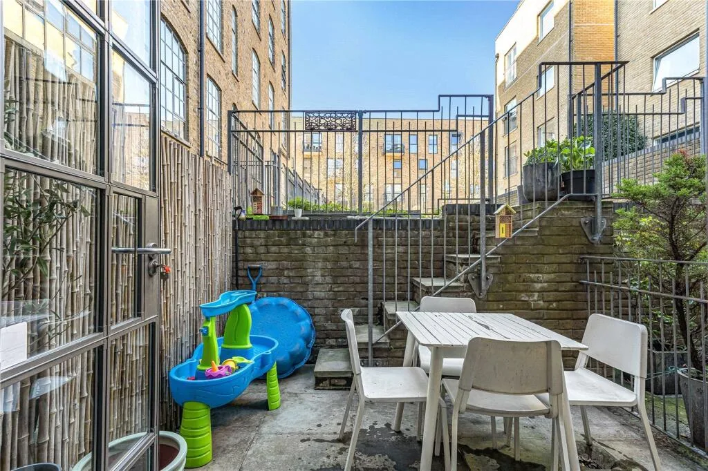 4 bedroom terraced house for rent