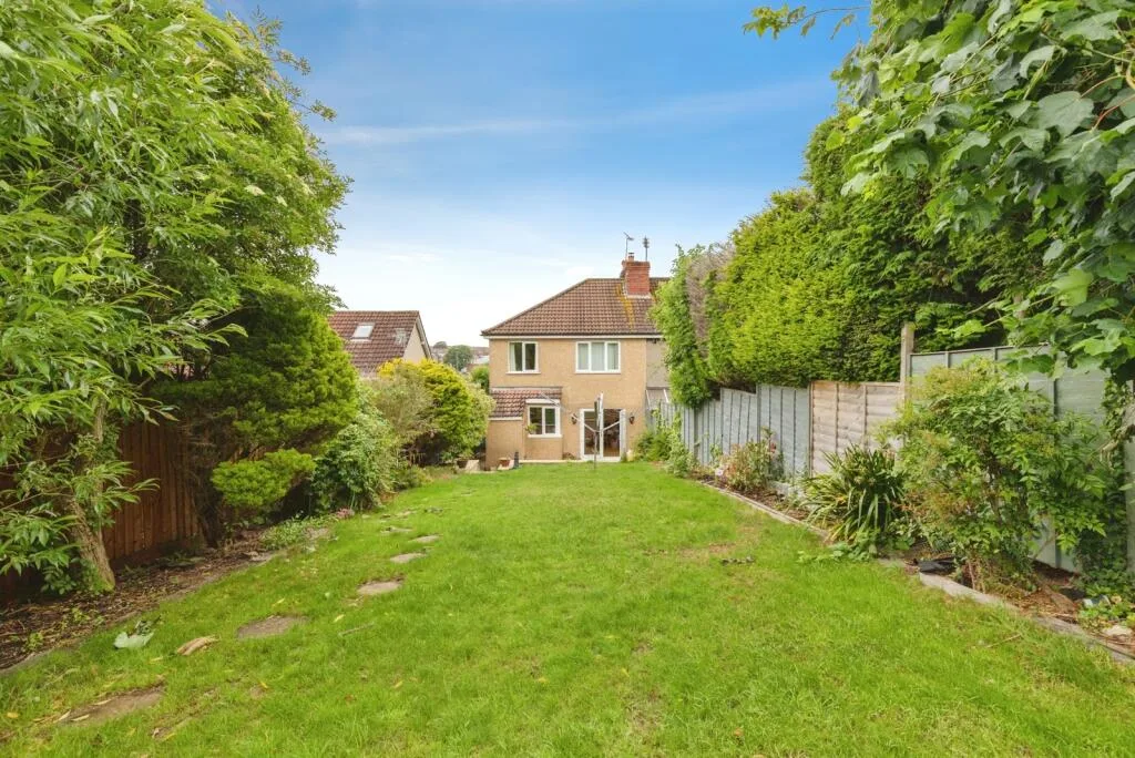 3 bedroom semi-detached house for rent