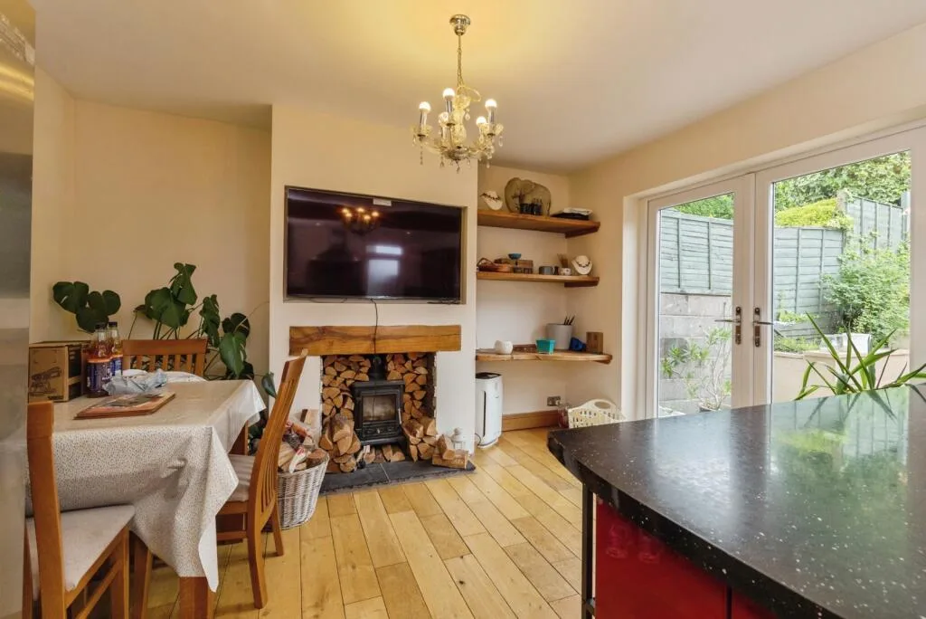 3 bedroom semi-detached house for rent