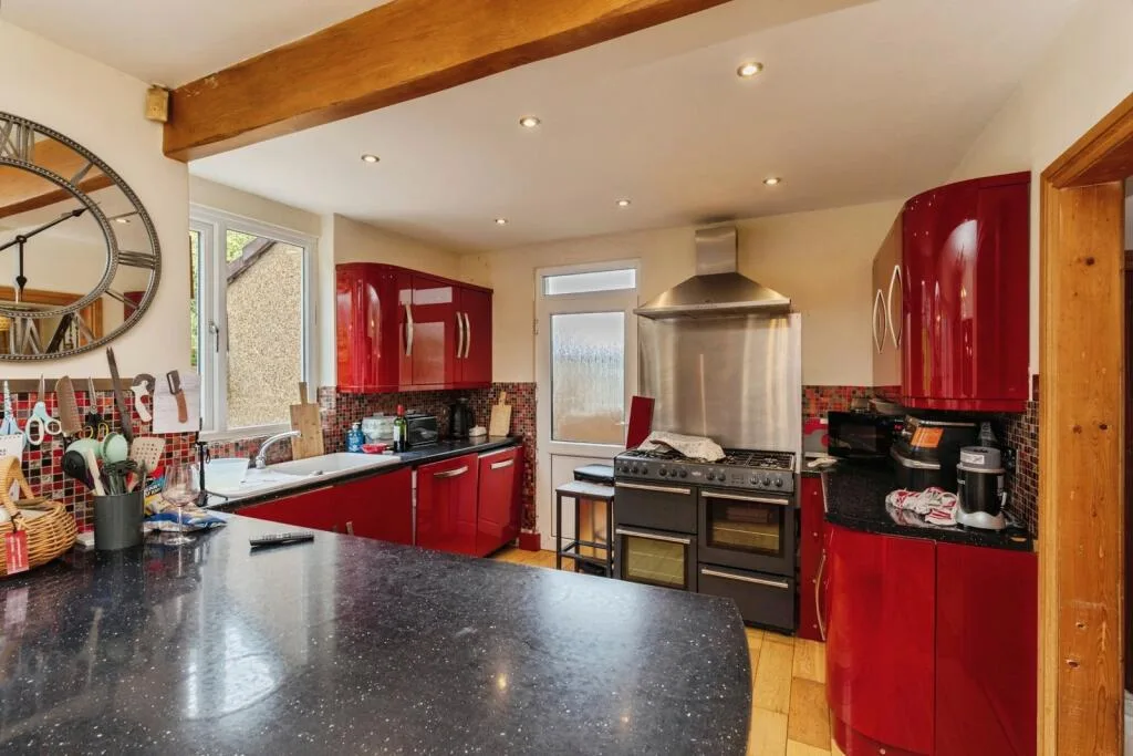 3 bedroom semi-detached house for rent