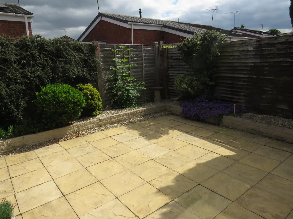 2 bedroom bungalow for rent