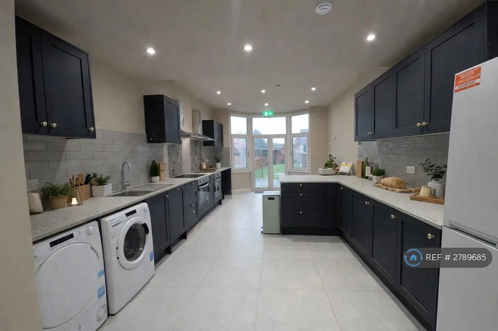 1 bedroom house share for rent