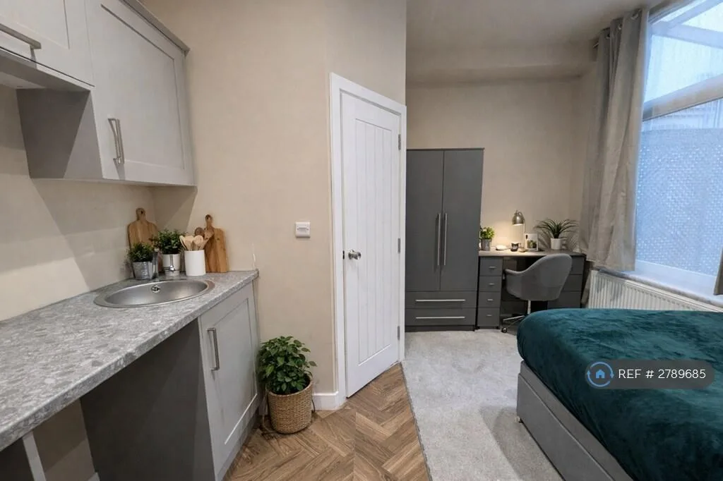 1 bedroom house share for rent