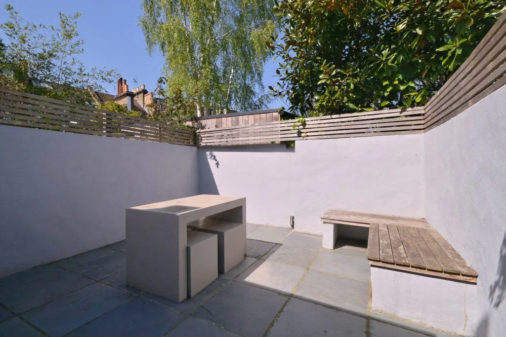 2 bedroom house for rent