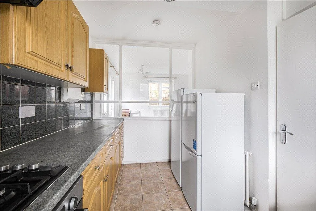 3 bedroom maisonette for rent