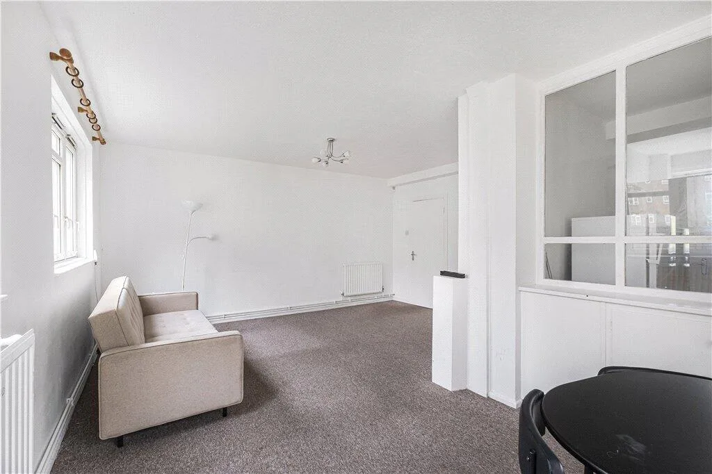 3 bedroom maisonette for rent