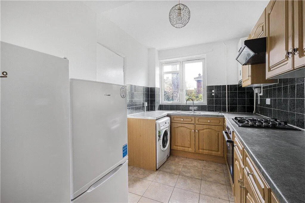 3 bedroom maisonette for rent