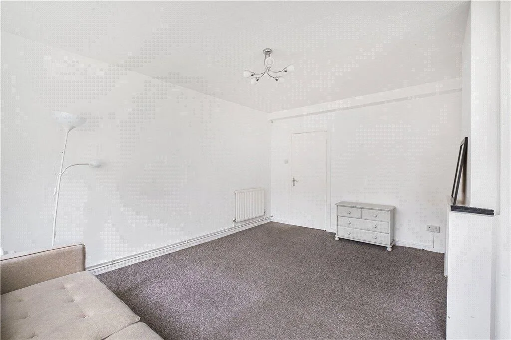 3 bedroom maisonette for rent