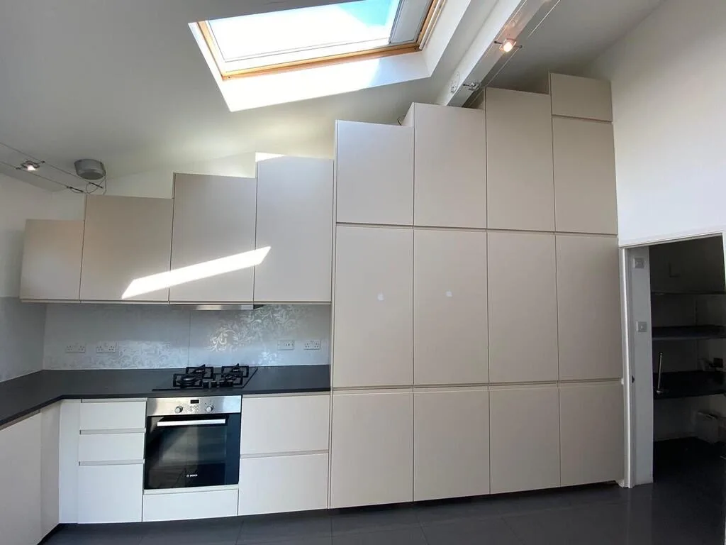 4 bedroom end of terrace house for rent