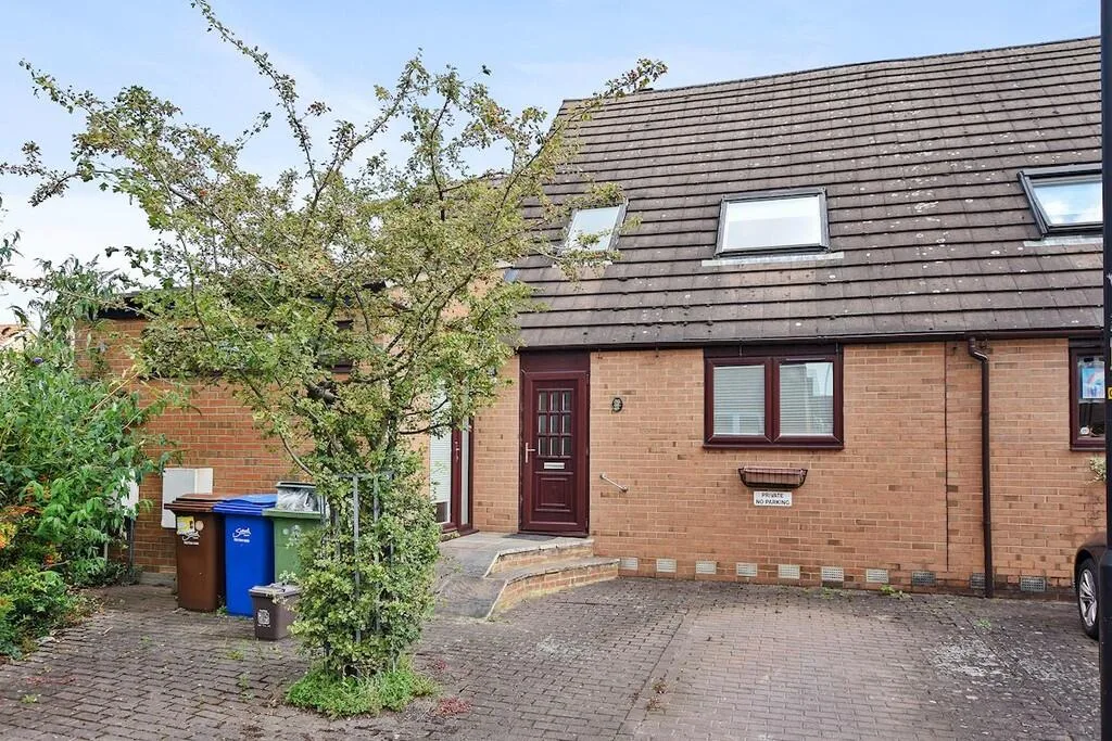 4 bedroom end of terrace house for rent