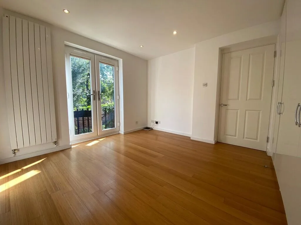4 bedroom end of terrace house for rent