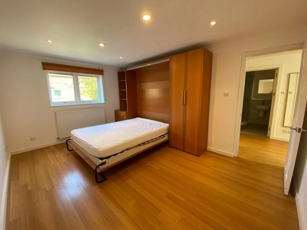 4 bedroom end of terrace house for rent
