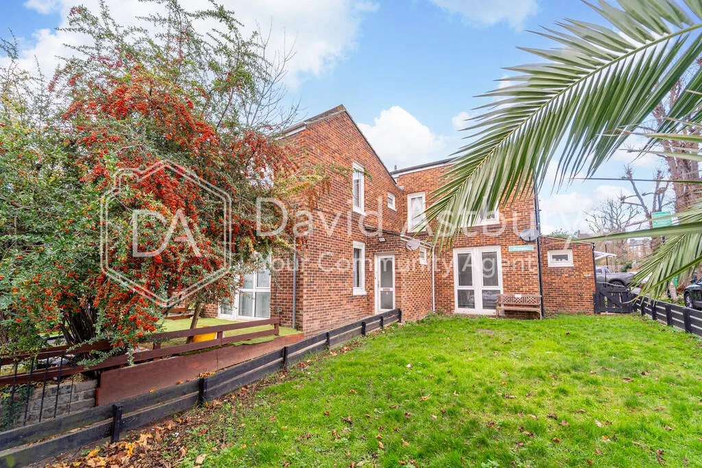 4 bedroom end of terrace house for rent