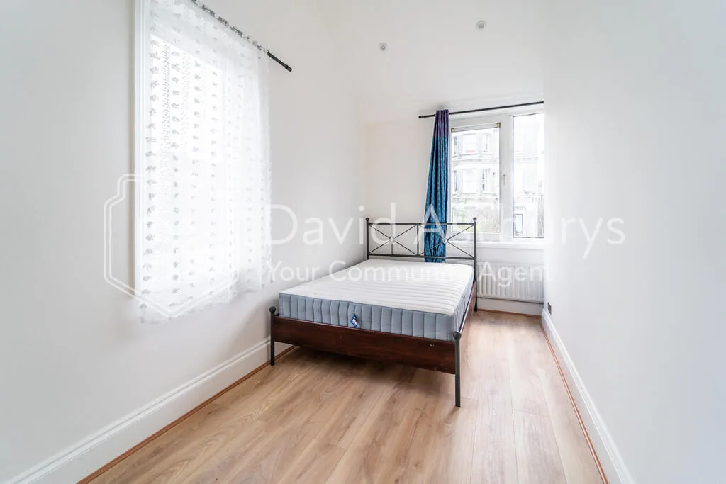 4 bedroom end of terrace house for rent