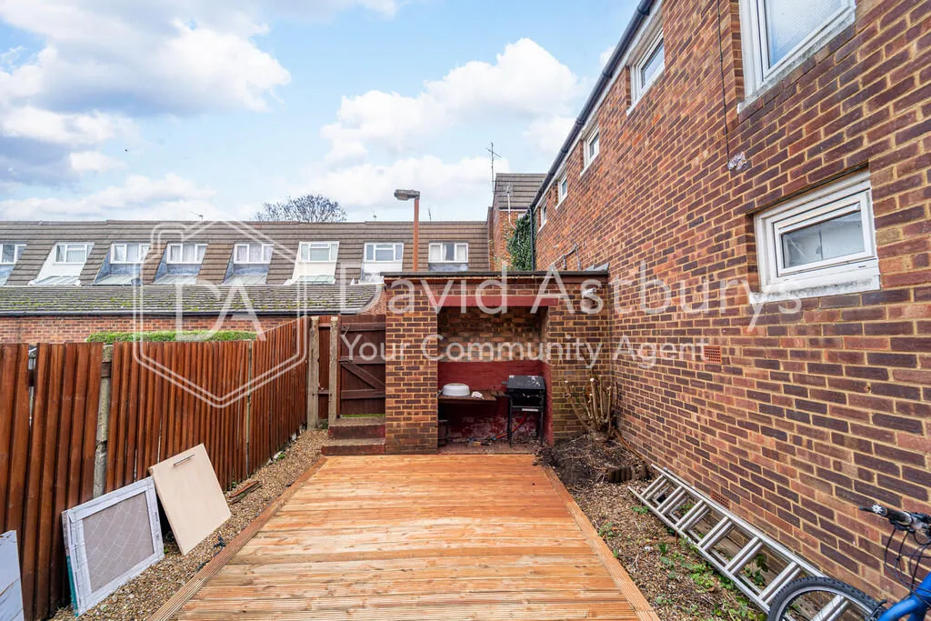 4 bedroom end of terrace house for rent