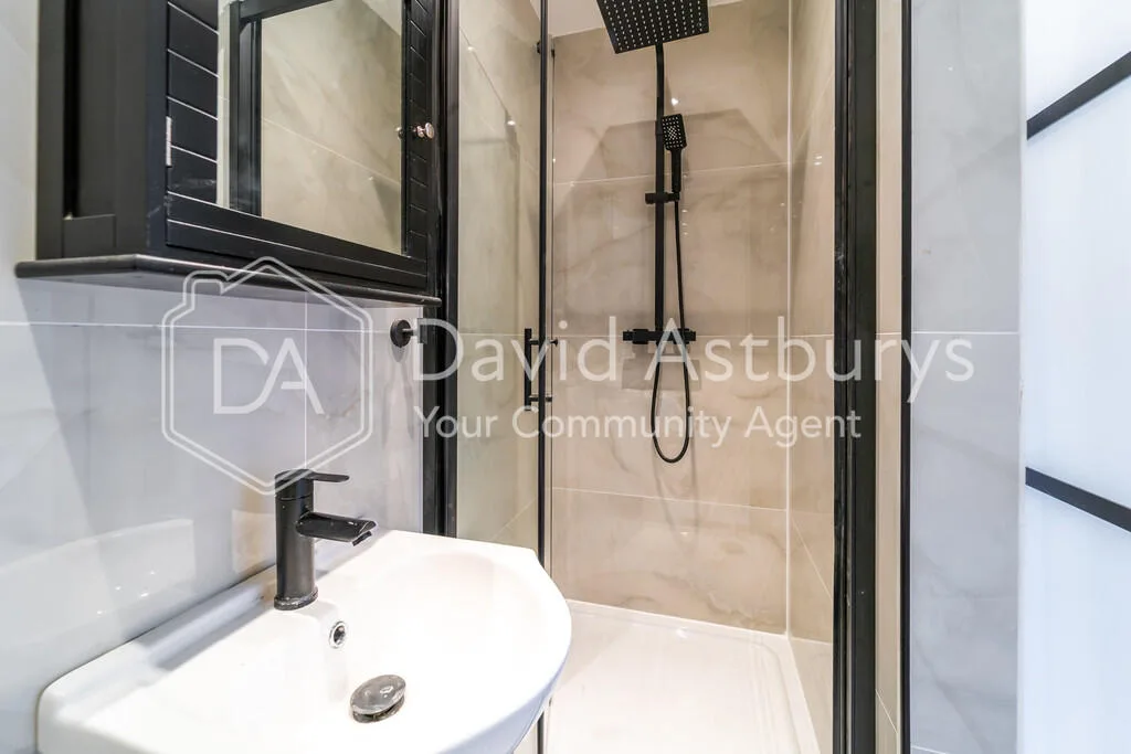 4 bedroom end of terrace house for rent