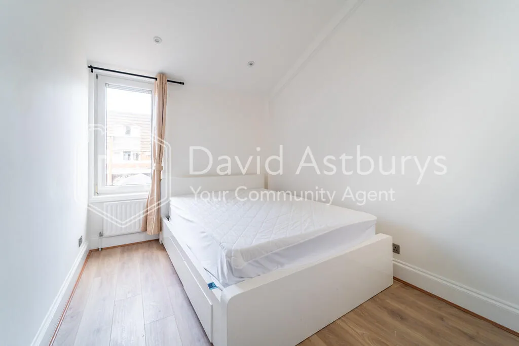 4 bedroom end of terrace house for rent