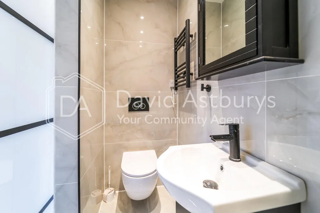 4 bedroom end of terrace house for rent