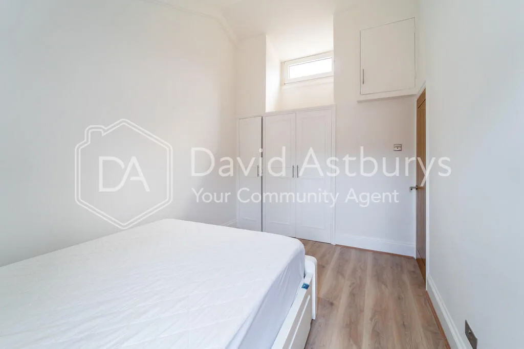 4 bedroom end of terrace house for rent