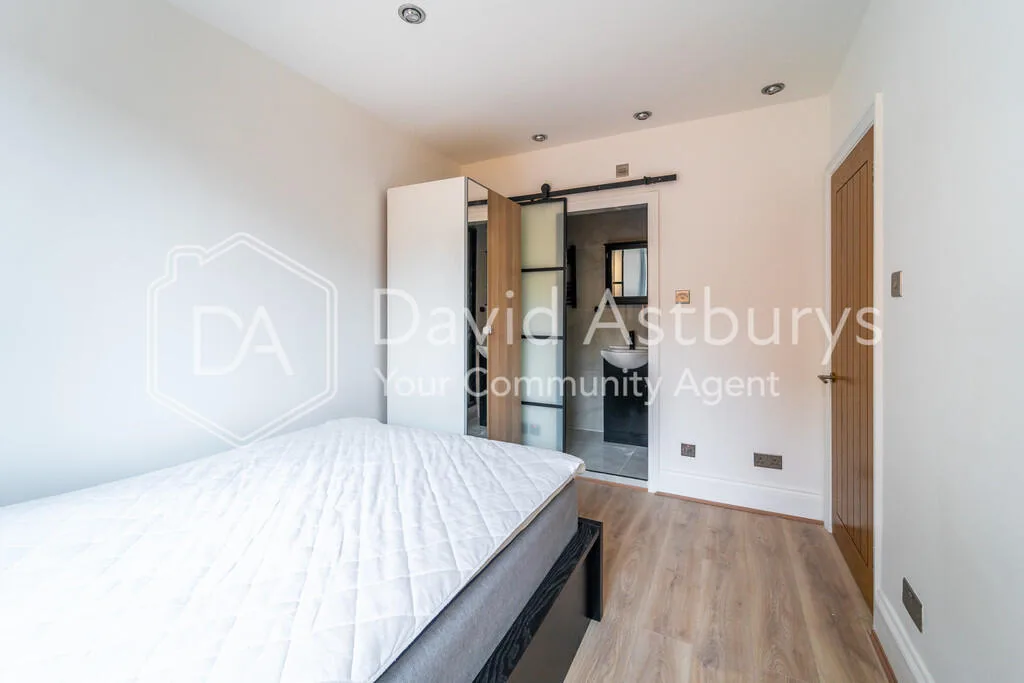 4 bedroom end of terrace house for rent