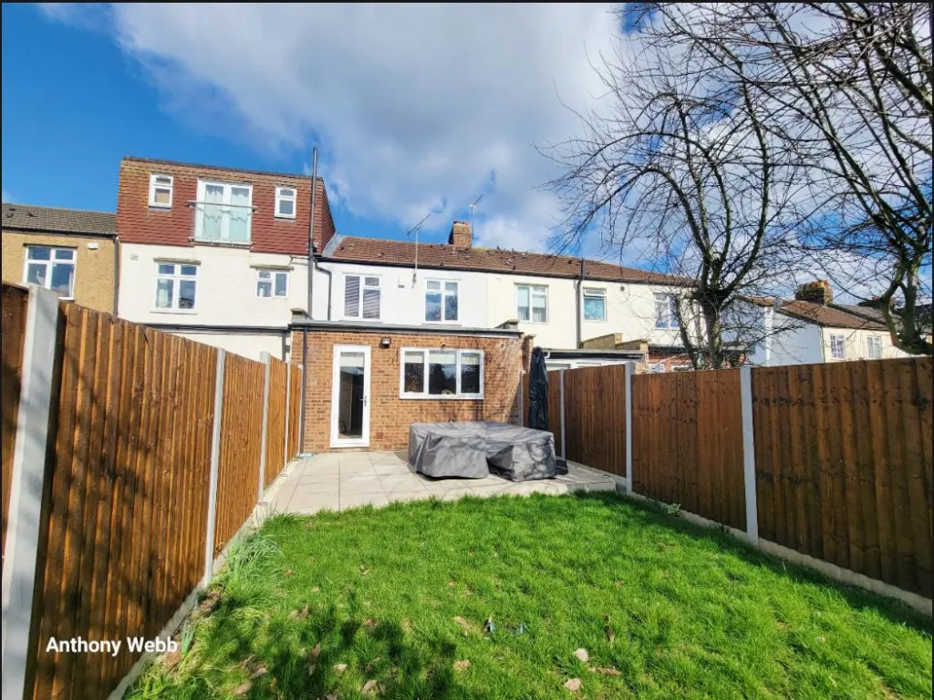 3 bedroom detached house for rent