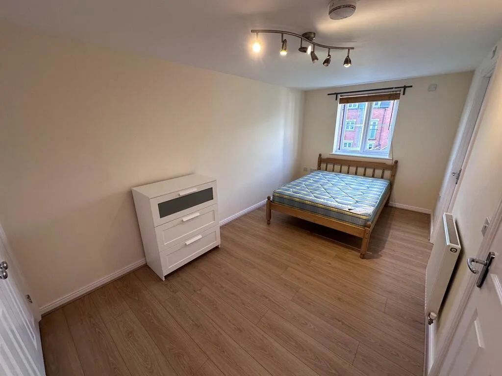 1 bedroom house share for rent