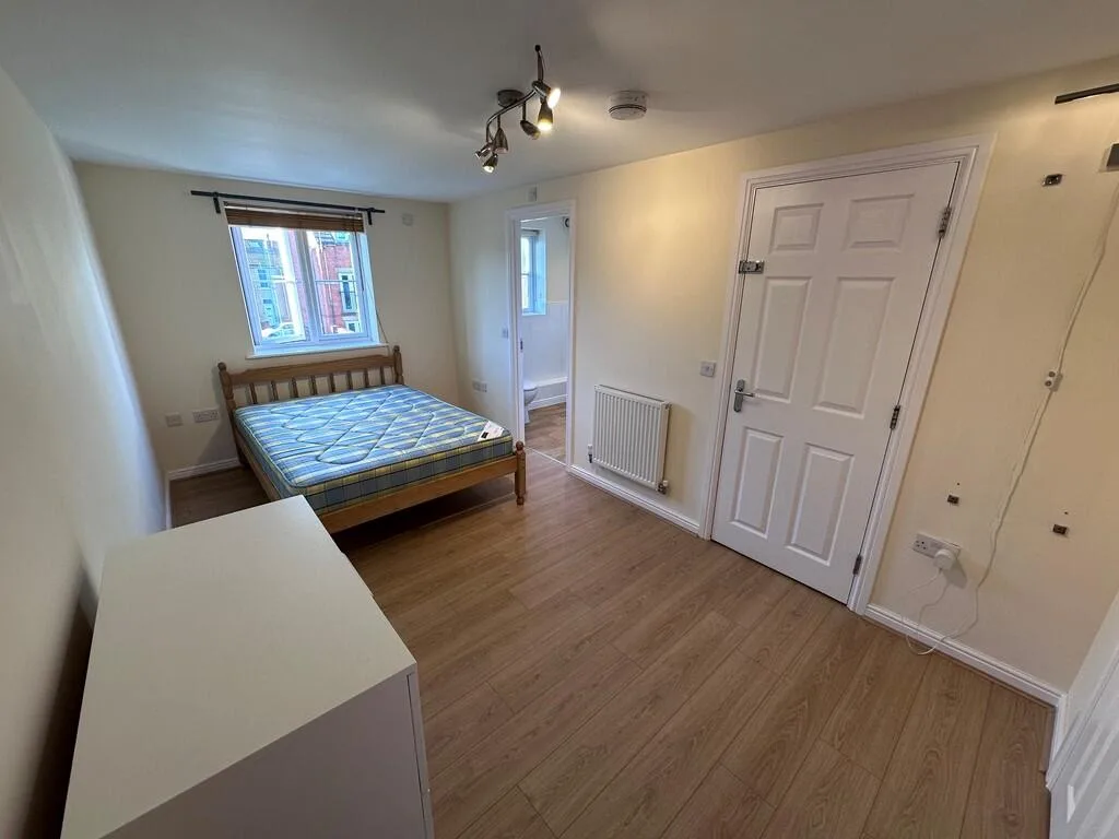 1 bedroom house share for rent