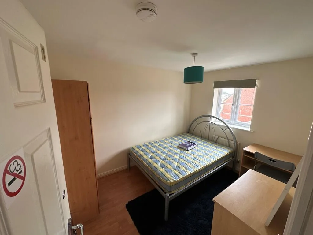 1 bedroom house share for rent