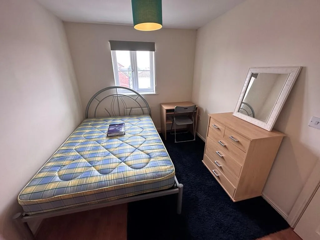 1 bedroom house share for rent