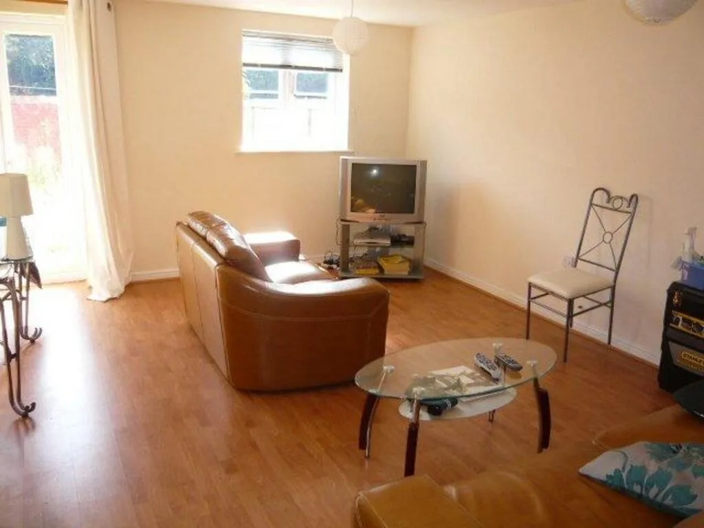 1 bedroom house share for rent