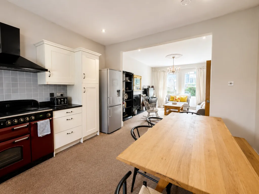 3 bedroom maisonette for rent