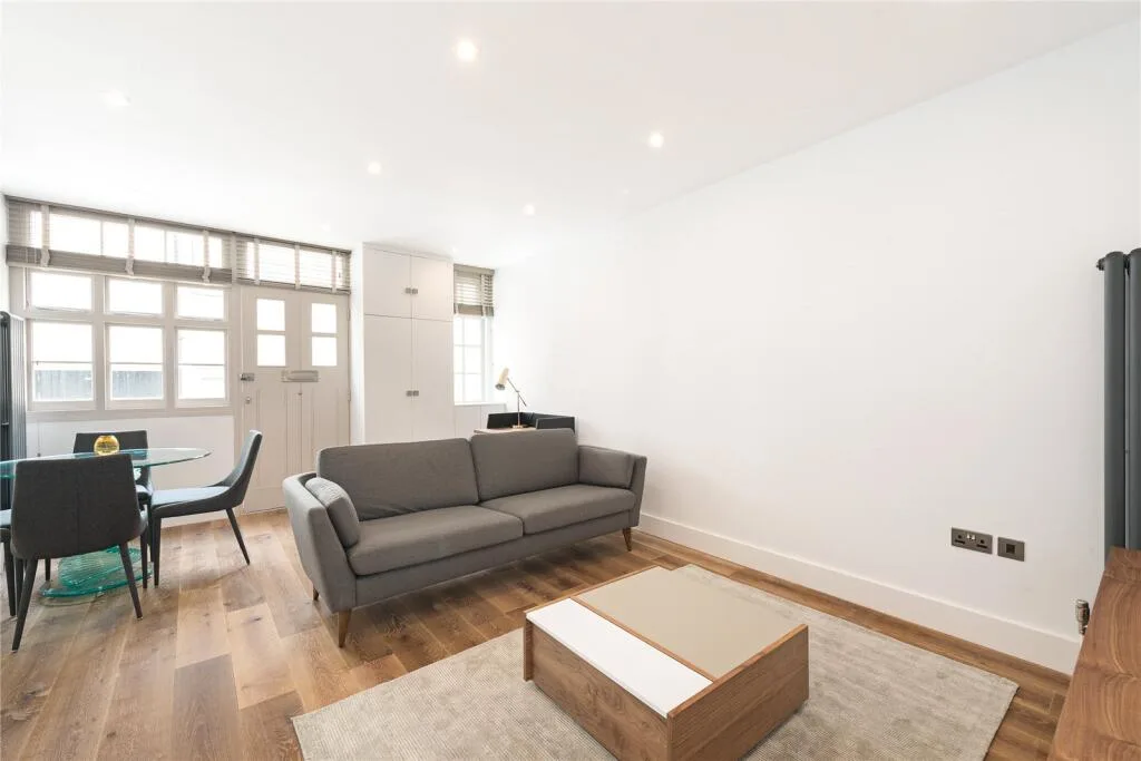 2 bedroom mews property for rent