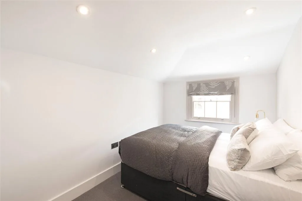 2 bedroom mews property for rent