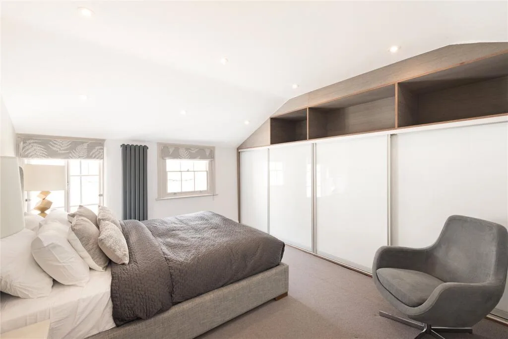 2 bedroom mews property for rent