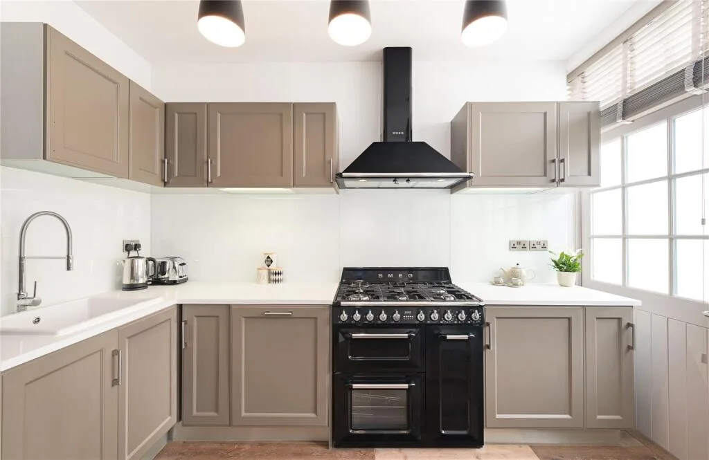 2 bedroom mews property for rent